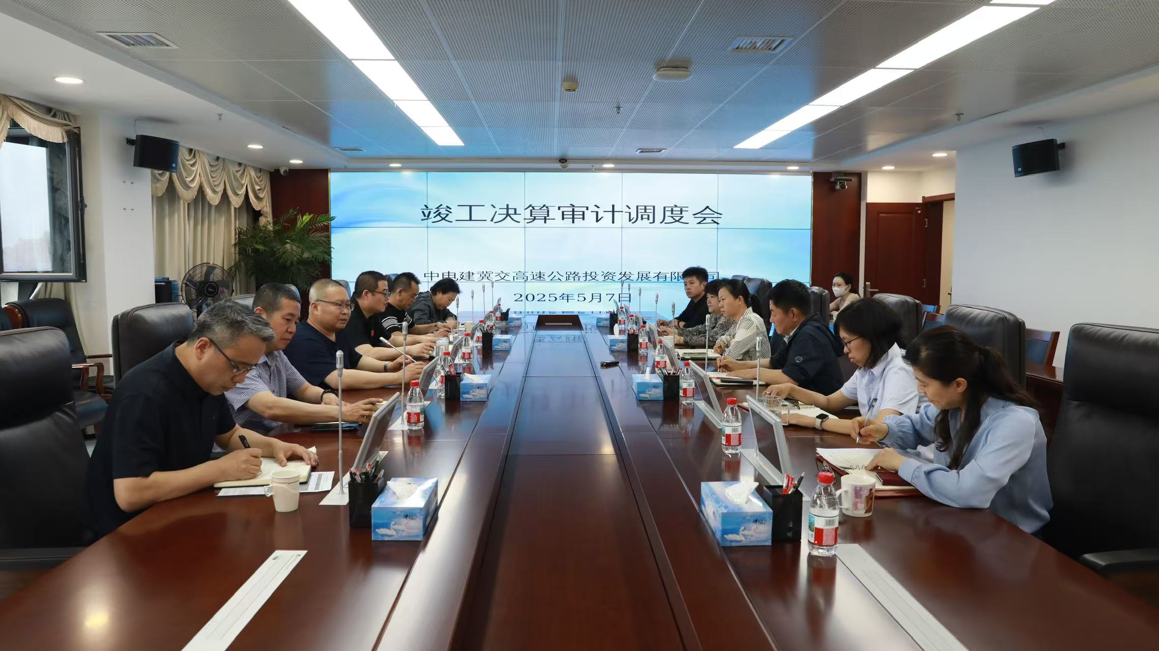 C:\Users\Administrator\Desktop\2.jpg C:\Users\Administrator\Desktop\2.jpg