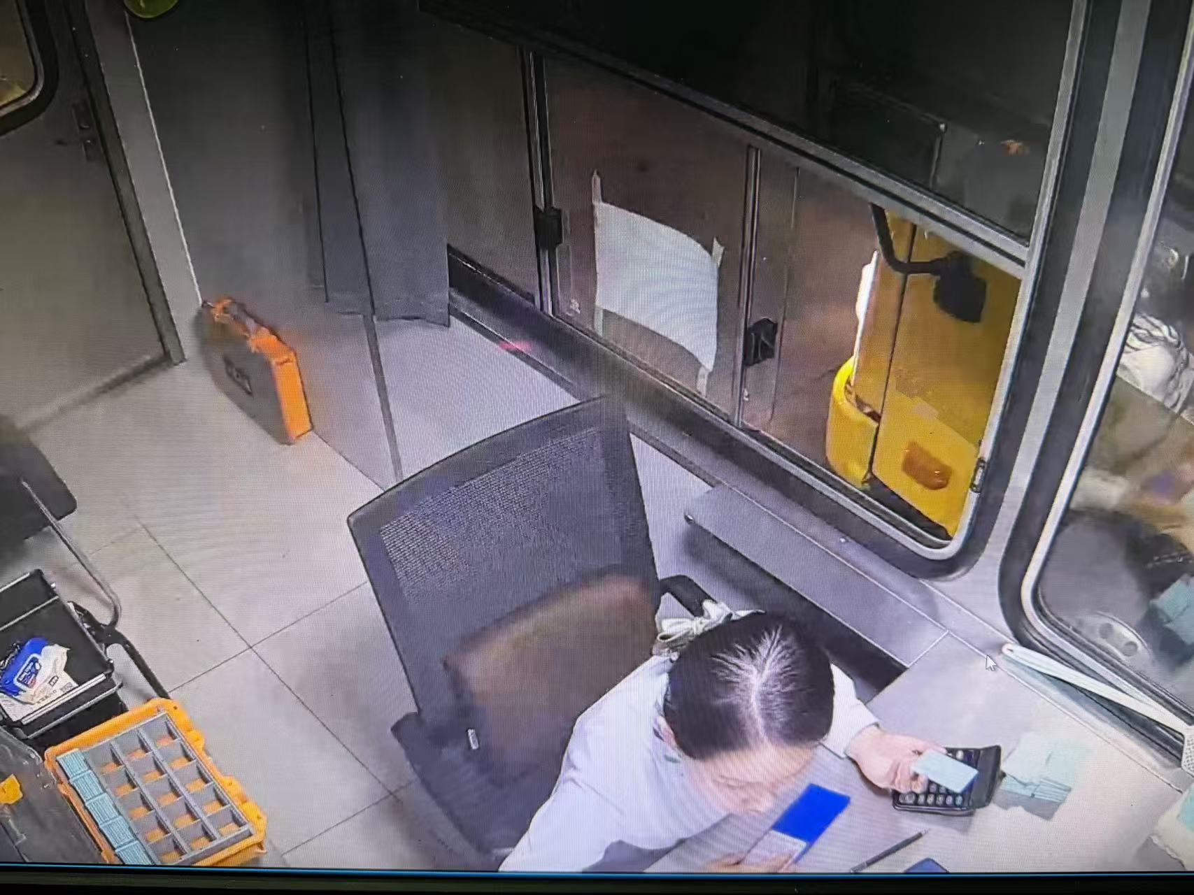 货车.jpg 货车.jpg