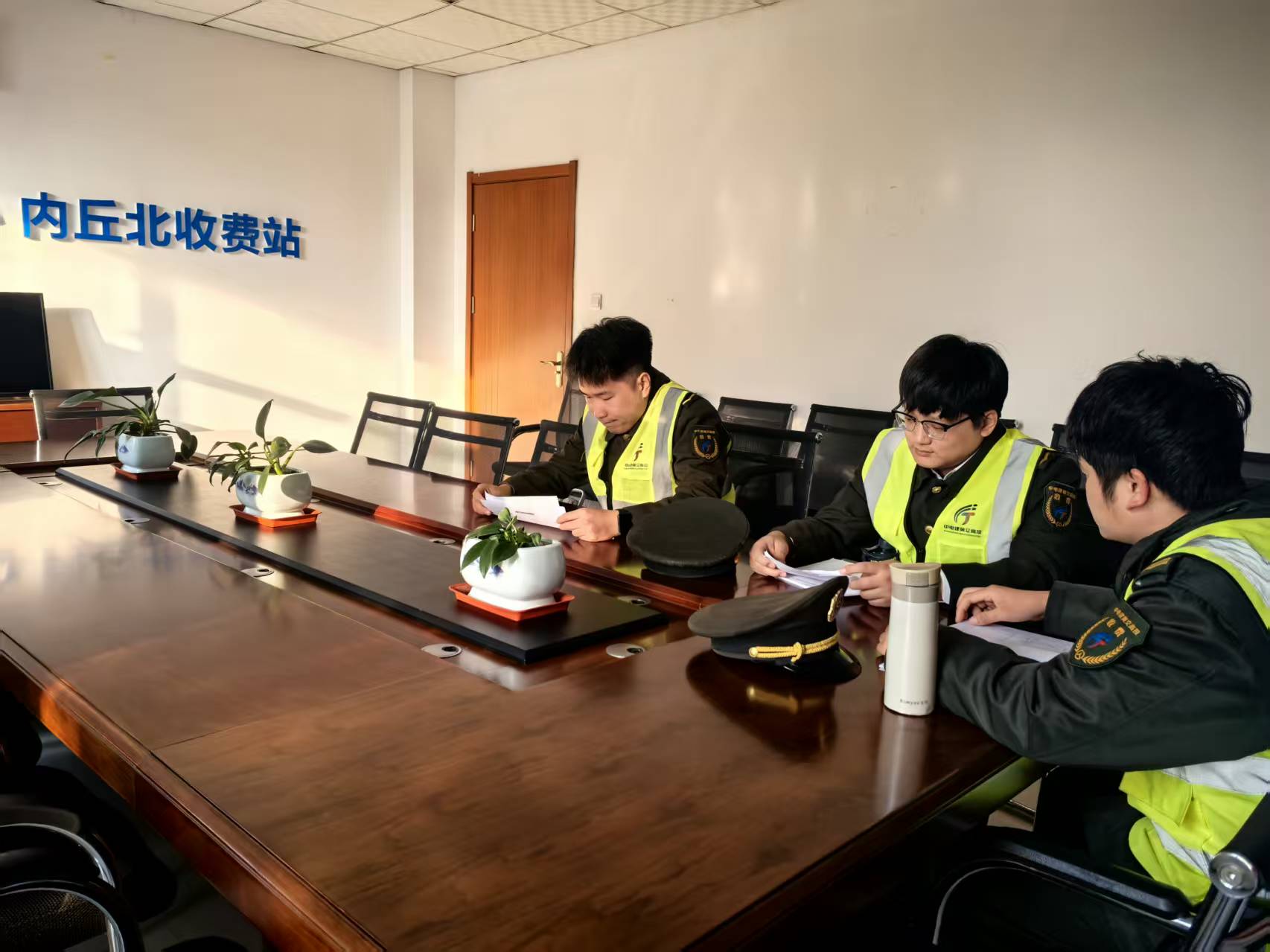 内丘北收费站开展冬季用电消防安全知识科普活动.jpg 内丘北收费站开展冬季用电消防安全知识科普活动.jpg