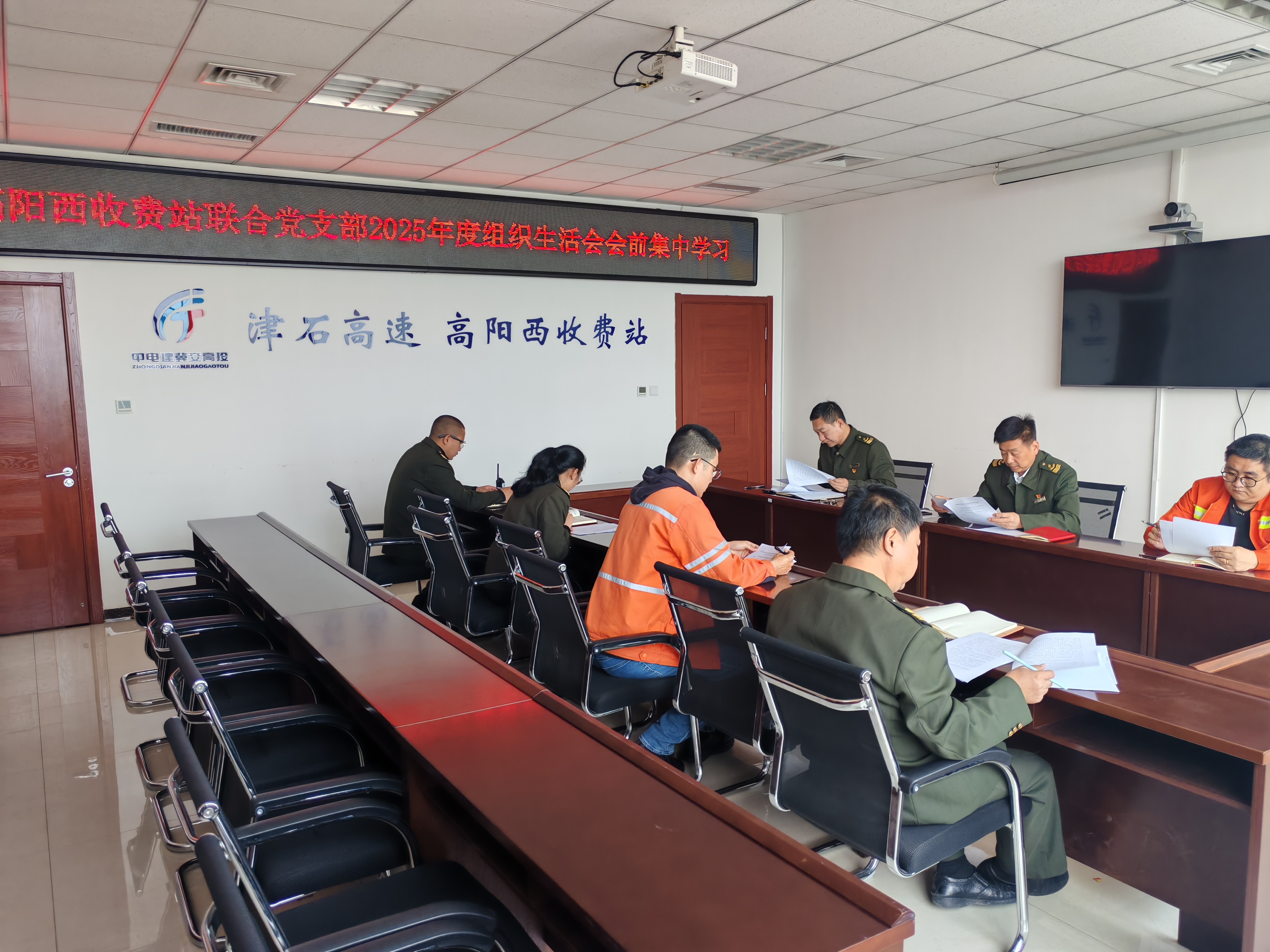 bb8e344494f40d9c5977a5ce51d56f65.jpg bb8e344494f40d9c5977a5ce51d56f65.jpg